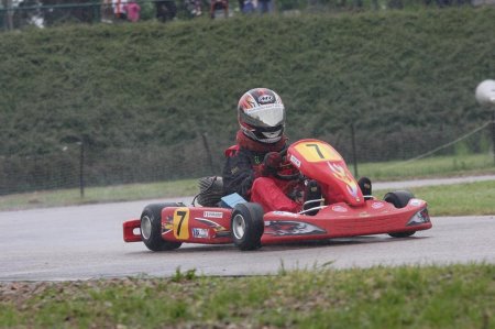 photos le creusot de kevin oudot pilote ffsa jeunes en 2009 et victoire de ce we sous la pluie  