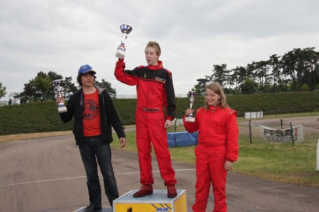 photos le creusot de kevin oudot pilote ffsa jeunes en 2009 et victoire de ce we sous la pluie  podium